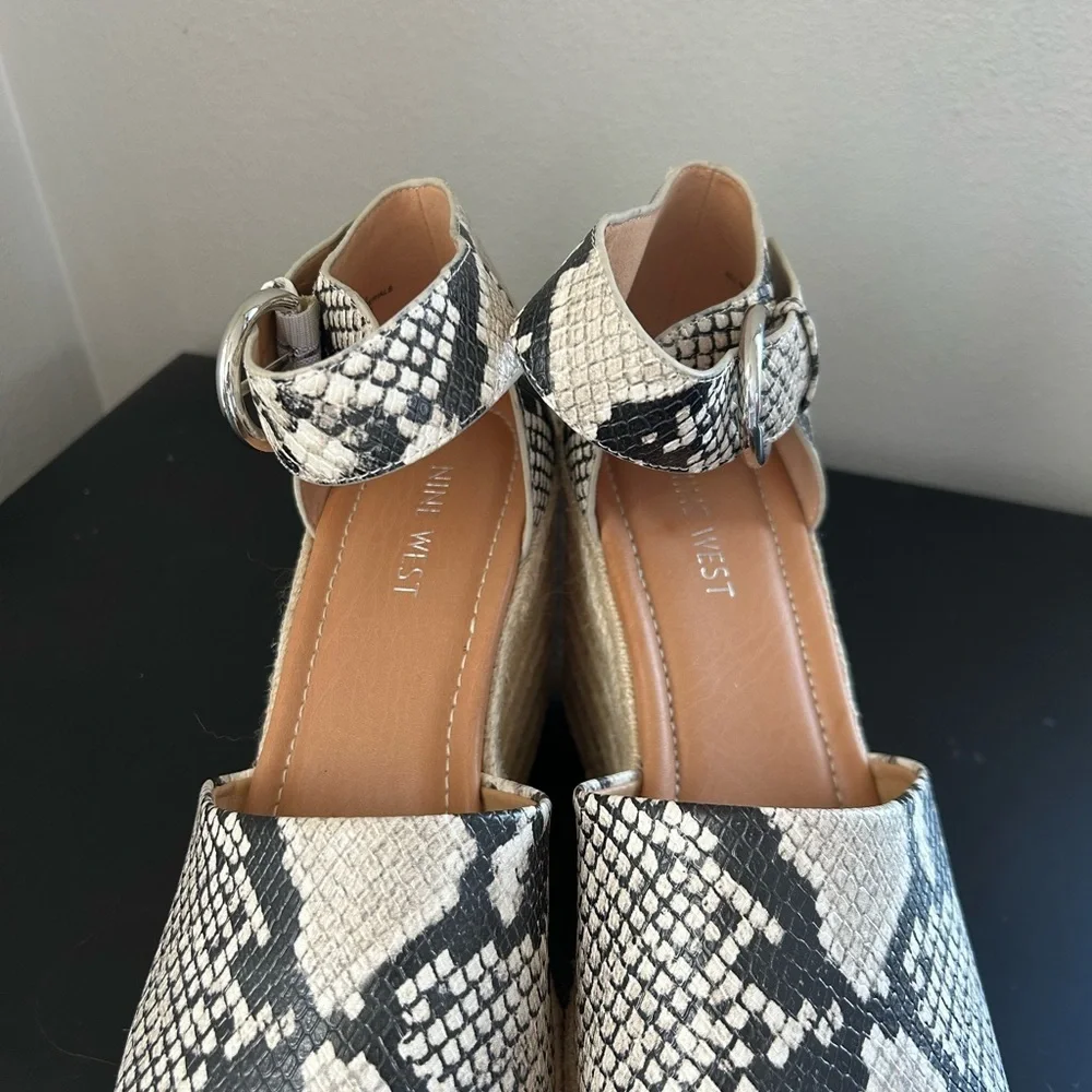Nine West Women's Snakeskin Wedge Sandals Size 9 NWOT